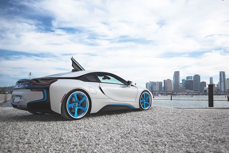 BMW i8 